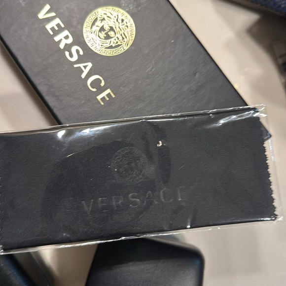Versace eyeglass holders - Picture 3 of 4